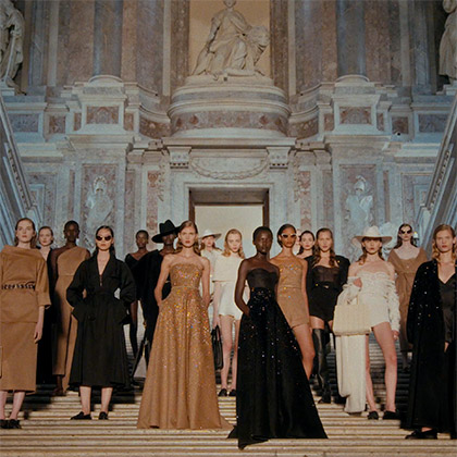Boxy-fit cashmere cape, albino | Max Mara